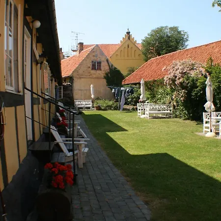 Slaegtsgaarden
